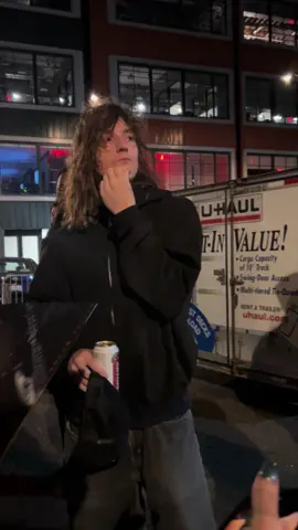 I MET MY FAVORITE FAVORITE FAVORITE ARTIST OF ALL TIME YESTERDAY!!! OMGGGGGG IM CRYING!!!! I love you forever  I tried my very best filming sorry its cut off #mkgee @Mk.gee 