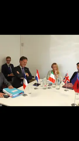 The prime ministers of Italy, Giorgia Meloni, and the United Kingdom, Rishi Sunak, met with the presidents of the European Commission, Ursula von der Leyen, and France, Emmanuel Macron. The meeting, organized during the Summit of the European Political Community in the Andalusian city, was also attended by the government of the Netherlands, Mark Rutte, and Albania, Edi Rama. The leaders discussed how to strengthen operational cooperation to improve the fight against international criminal organizations involved in human trafficking. October 7, 2023 #europeanunion #europe #emmanuelmacron #rishisunak #ursulavonderleyen #giorgiameloni #edirama #markrutte #france #italy #unitedkingdom #netherlands #albania @TikTok 