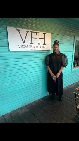 Vegan Food House-Dallas, Tx  832 W Seventh St. (Located in Bishop Arts)  @VeganFoodHouse #veganfood #veganfoodhousedallas #dallasveganrestaurant #fyp #fypシ゚viral #serenitymeeks #dallastx #vegantiktok #foodies 