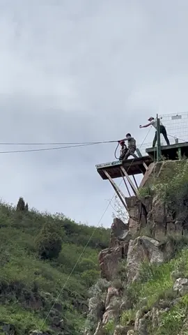 ai nhận nuôi em bé này giùm đi chứ tui mệt quó 🫠