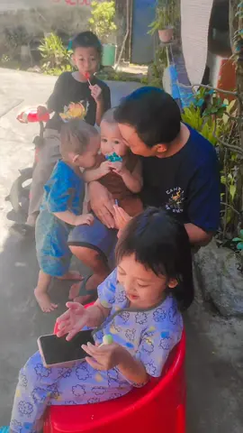 allahumma barik Masya Allah tabarakallah  semoga Allah kasih selalu Kesehatan Buat Aba biar bisa melihat Cucunya Sampai sukses💙✨