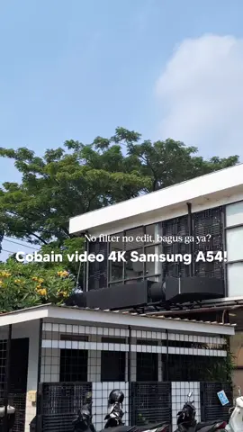 Another day cobain kamera Samsung A54 buat take video.. KOK BISA MIRIP IPHONE? Samsung A54 nih, SUMPAH HARI INI HASIL VIDEONYA BAGUS BGT, JERNIH, STABIL, walau masih ada goyangnya sih.. tp ini better banget?! Tonenya mirip kaya iphone ga sih, diadu boleh kali?! WKWKWKWK. #samsung #samsunggalaxy  #samsunga54 