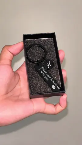 Lalong mag iingat yung jowa mo pauwi kase maalala ka niya dahil dito. Ang cute🥹😍 #keychain #giftideas #giftforhim #drivesafekeychain #couple #customizedgift 