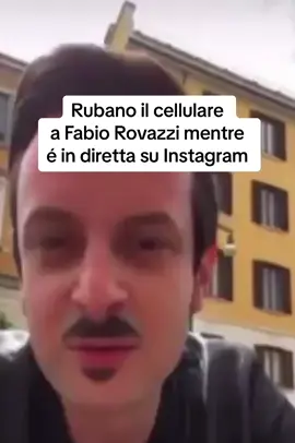 Allo youtuber e cantante Fabio Rovazzi è stato rubato il cellulare mentre faceva una diretta su Instagram a Milano, in corso Garibaldi. Rovazzi stava parlando in live con i suoi follower quando dietro di lui si è avvicinato un ragazzo che gli ha strappato il cellulare dalle mani. La diretta, a cui stavano partecipando circa 400 persone, è continuata mentre il ladro scappava con il cellulare in mano . . . [#IlMessaggero] #youtuber #cantante #rovazzi #fabiorovazzi #follower #scippo #milano #ladro #cellulare 