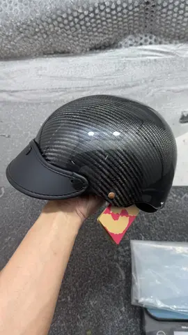 bề mặt nón bóng căn của 2k ,ko qua xử lý nhám đánh bóng , lâu lâu hên bắn 1-2 hạt bụi ko đáng kể mừng gớt nc mắt 🥹 #carbonfiber #TCF 