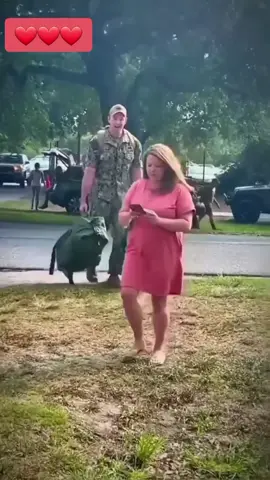 #cominghome #comebackhome #soldierscominghome #cominghomesoldier #surprisesurprise #army #returns #navylife #usaarmymilitary 