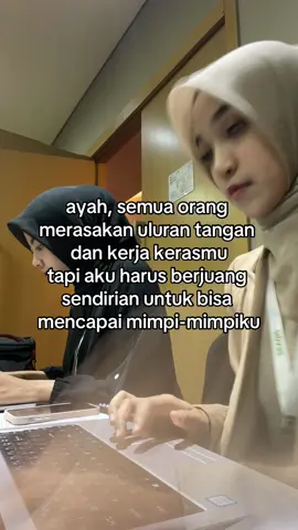 papah selalu bantu banyak orang, tapi ga sempet bantu aku dikala aku butuh. rest in love 🤍