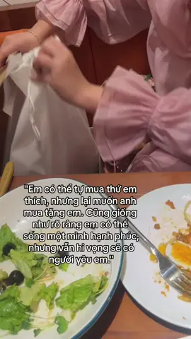 Bởi vì là món quà anh tặng, nên em đều rất thích 🥺 #couple #xuhuong #tinhyeu #fyp  