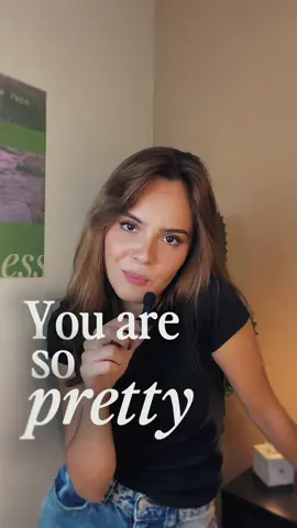 Pretty é só bonita ou bonito em Inglês? 🧐🧐 Well, not really..  Salve esse vídeo para expandir seu vocabulário em Inglês e nos siga para mais conteúdo sobre Inglês! ✨ #inglesonline #auladeingles #inglesfacil #inglesrapido #dicasdeingles 