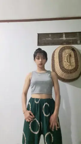 bulking nya udahan, ini cutting day 20, perut aku udh ga terllu buncit kalo dibandingin pas awal nerapin cutting. mau buat line abs xixi #dance 
