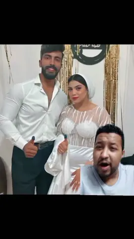 العروسة مش لابسة طرحة 🤣