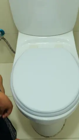 Ir al baño por la noche es 10 veces más divertido 🚽 #baño #DIY #glowinthedark