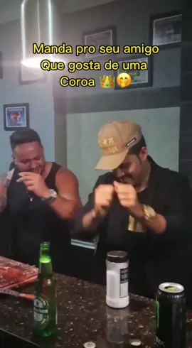 Manda pro seu amigo que adora uma 👑🤭 O @paulopirescantor canetou demais nessa!!! 😂 . . . #coroa #velhodalancha #dinheiro #rico #relacionamento