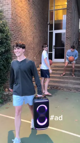 The JBL PartyBox Club 120 is my new favorite speaker!! I love being able to customize the LED lights however I want. Head to JBL.com to learn more about their new PartyBox Club 120!! @JBLAudio #JBLCampus #JBLPartner