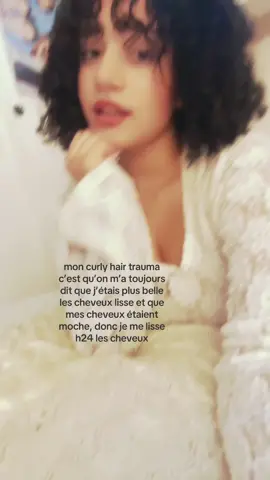 mais j’essaye d’aimer ma tete avec !! #fyp #pourtoi #curlyhair #curlyhairroutine 
