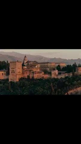 #في_مدخل_الحمراء_كان_لقاؤنا #نزار_قباني #نزاريات #قصر_الحمراء #غرناطة #ادب #قصائد_واشعار #فصحى #الشعب_الصيني_ماله_حل😂😂 #capcut #foryou #القاء_صوتي 