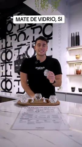 🧉😎 El mate de vidrio tambien puede ser utilizado decile a tu amig@ fundamentalista, aca te dejamos el por qué 📝 Los mates de vidrio son recipientes inocuos que nos permiten no lodificar el sabor de la yerba mate que estamos probando, además son una gran opcion si mateamos solos, ya que por su tamaño nos permiten no consumir tanta yerba. #mate #mateaexperience #yerbamate #argentina #visitargentina #visitbuenosaires #fyp #fy #fypシ 
