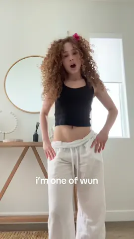 the flower matches my nails🌺