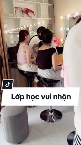 Khi các bạn đi làm mẫu nhưng cũng giống đi cf 🤣 Lớp mình chu đáo ko ạ 😝 #xuhuong #BIBIHO_MAKEUP_ACADEMY #MakeupdepVungTàu #DaymakeupChuyenNghiep #MakeupeventVungTau 