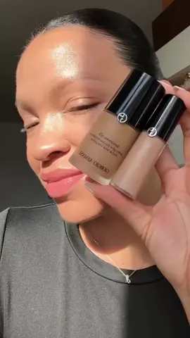 @Ashley uses the hydrating LUMINOUS SILK FOUNDATION and brightening LUMINOUS SILK CONCEALER to create a long-lasting flawless makeup base.  Recreate the look:  -LUMINOUS SILK FOUNDATION in shade 5.5  -LUMINOUS SILK CONCEALER in shade 7.8  #Armanibeauty #LuminousSilk #LuminousSilkFoundation #NaturalMakeup #GlassSkin