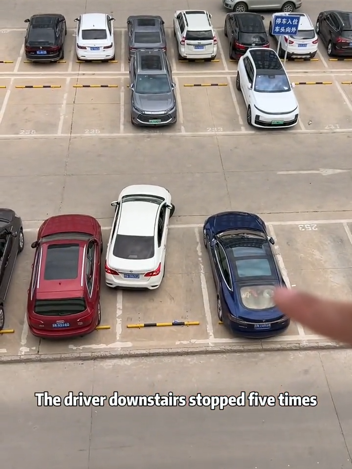 Tutorial on reversing into a parking space #driving#carsafety#automobile#cardriving