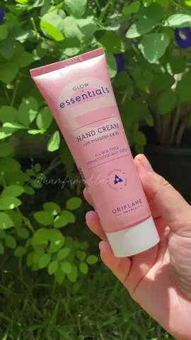 Mau glowing sampe ke tangan2nya? Pake hand cream essentials ini yaaa