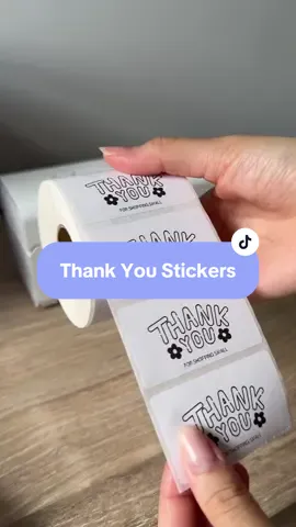 Making “Thank You” stickers with a thermal printer. Designs for free via #rollolabeldesigner and printer inklessly with #rollowireless. #labels #diylabels #labeltemplates