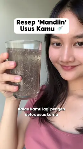 Kayak mandi, tapi dari dalam 🚿🍋 Banyak vitamin C dan seratnya lho! Kalo belum biasa makan banyak serat, chia seedsnya bisa didikitin ya, selamat mencoba! 🤩 #nutrifarm #chiaseeds #sarilemon #sarilemonmurni #detoks #minumandetox #detoxdrink #bersihinusus #resepminuman #minumansehat 