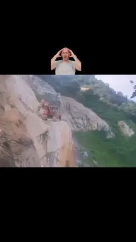 #impresionante 😰 #retroexcavadora a gran #altura ⛰️ . . . . #caida #maquinariaconstrucción #maquinariapesada #cat #case #bobcat #herramientascali #herramientaselectricas #herramientas #cali #valledelcauca #colombia #minicargador #pulidora #taladro #boschcolombia #bosch #Makita #dewalt #paolaosorioherramientas #paolaosorio 