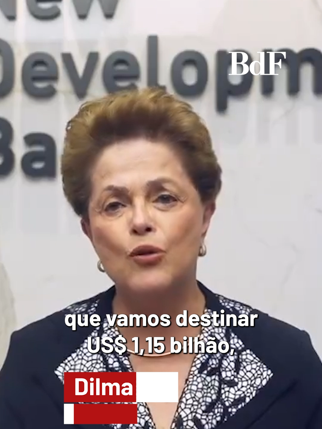Ajuda humanitária 🤝🏻 Dilma Rousseff, presidenta do Novo Banco de Desenvolvimento (NDB) — antigo Banco do Brics — anunciou, hoje (14), que a instituição vai ajudar no financiamento de obras de reconstrução no Rio Grande do Sul, atingido por fortes enchentes, com R$ 5,75 bilhões. Dilma conversou com o presidente Lula (PT) e com o governador do estado, Eduardo Leite (PSDB), para acertar o repasse da verba que deverá ser utilizada em obras de infraestrutura urbana, saneamento básico, proteção ambiental e prevenção de desastres no estado. “O Novo Banco de Desenvolvimento vai destinar R$ 5,75 bilhões para o estado do Rio Grande do Sul, com o objetivo de reconstruir a infraestrutura urbana e rural nos municípios atingidos pelas fortes enchentes ocorridas desde o final de abril e ajudar na retomada da vida gaúcha”, afirmou a ex-presidenta da República. #BrasildeFato