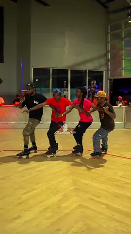 #trainstrios #blackpeopleskating #trending #fyp #rollerskatingtiktok #rollerskatingtricks #trainsandtrios #rollerskates #rollerskate 