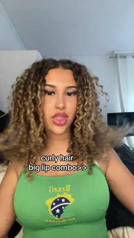 name me a better combo💋#curlyhair #maroc #girl #viral #foryoupage #trending #blowthisup 