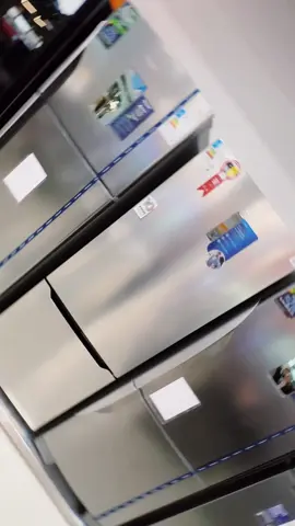 Toda casa tem um explorador de sabores secretos na geladeira. Para quem quer desbravar as melhores receitas com modernidade e praticidade, a Sipo tem Geladeira Frost Free Midea 423L. Este eletrodoméstico conta com tecnologia Inverse, onde o seu freezer fica na parte inferior, oferecendo mais conforto e facilidade no seu dia a dia, além de economia de energia.   Aproveite já o melhor da tecnologia nas lojas ou no site www.sipolatti.com.br (cód.: 2013093). Toda casa tem Sipolatti! #todacasatem #temsipolatti ⁠⁠⁠⁠⁠#sipolattiésipo ⁠⁠⁠⁠⁠#sipo⁠ ⁠⁠#sipolojas ⁠⁠⁠⁠⁠#sipoofertas ⁠#siposite . . . Imagens meramente ilustrativas. A disponibilidade de estoque pode sofrer variação após a data da publicação.