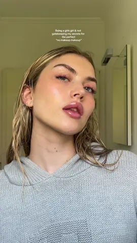 Why did no one tell me to mix blush & a liquid highlight for a subtle rosy glow?! #nomakeupmakeup #cleangirlmakeup #nomakeup