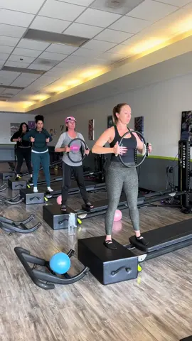 Reformer flow on the Total Gym Gravity Reformer ❤️ #pilates #pilatesinstructor #reformerpilates #magiccircle @Lapilatesoceanside 
