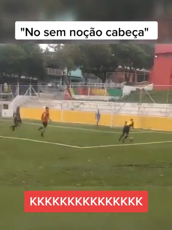 Era previsível que não ia dar bom, né? 🤣 #tiktokesportes #tiktoksports #lancesdofutebol #lancesdofut #futebolengracado #futebolmemesbrasil #futebolzoeira