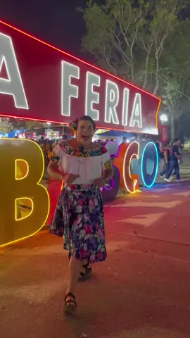 La chepa entrevistando en la #FeriaTabasco2024 y preguntando la frase #tabasqueña con la que se identifican 🌺♥️♥️