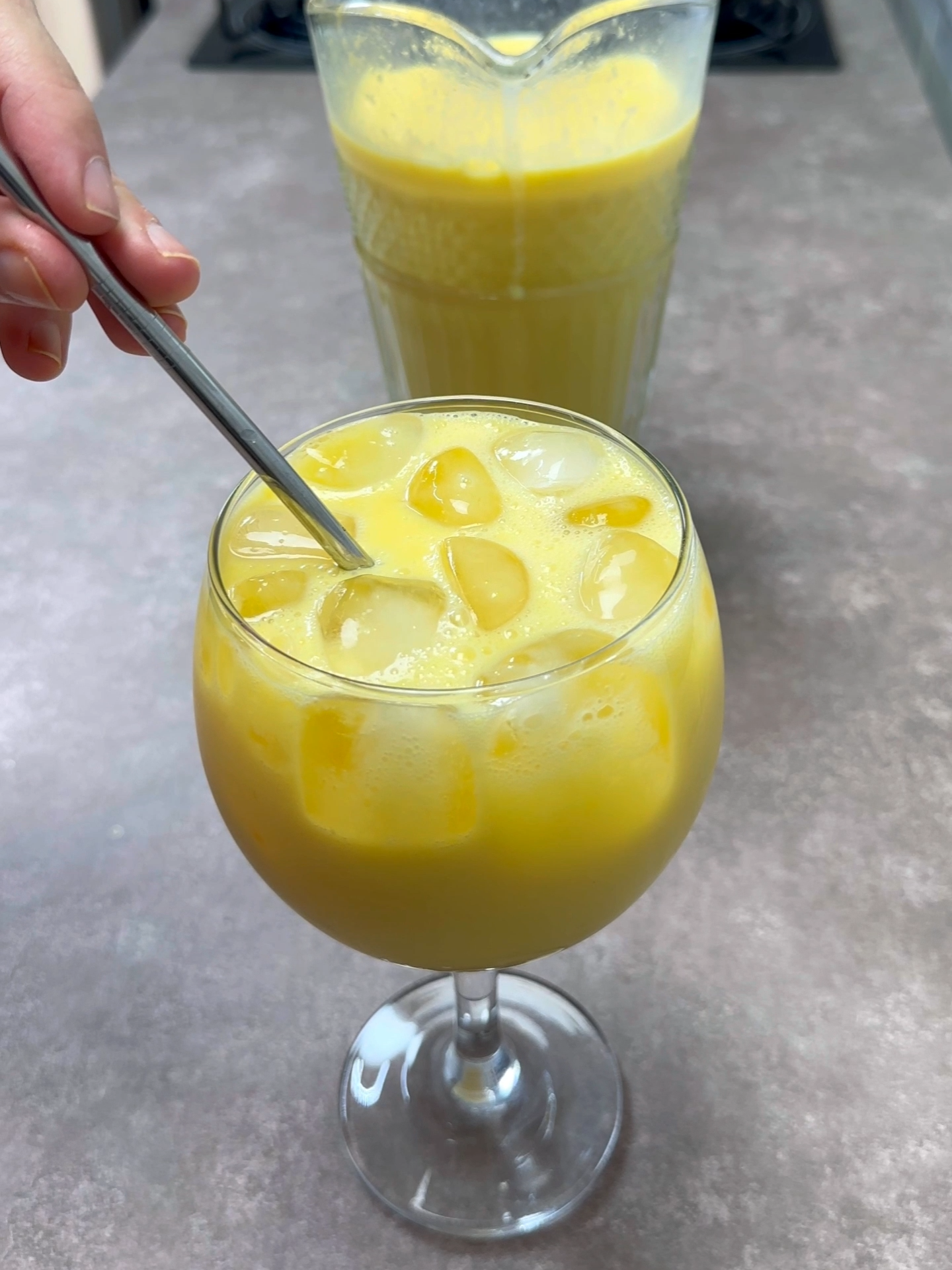Água Refrescante de Manga e Coco 🥭🥥 #receitafacil #refrescante #tiktokreceita #receita #receitas