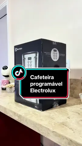 CAFETEIRA PROGRAMÁVEL ELECTROLUX ECM30 cor inox  Que tal começar o dia com um café fresquinho na intensidade certa? Com a Cafeteira Elétrica Programável Digital ECM30 Electrolux você economiza tempo sem perder a qualidade do cafézinho do dia. Com a função Aroma Strength™, você escolhe a intensidade ideal do seu café. Você pode escolher até 24 horas antes o melhor horário para a preparação do café, basta abastecer a água e o pó, programar no moderno painel digital e pronto! #cafe #electrolux #dicas_utilidades #cafeteira 