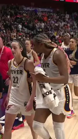 Aliyah Boston encouraging Caitlin Clark after a tough first half in her debut 👏 #WNBA #caitlinclark 