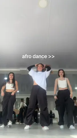 >>> @Mafe Cardozo @Angélica 🌟🌟 #foryoupage #dancers #afrodance #trending #afrobeats #parati #viralvideo 