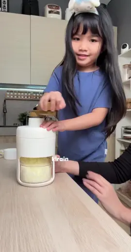 Buatin si kecil es serut sehat karna bahannya kita bisa pilih sendiri nih bun 🍧🍨 Link di bio No.17 🛒✨ #esserut #esserutviral #minumansegar #escream #cemilananak 