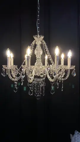 ¡ Ilumina tu hogar, ilumina tu vida ! ✨ Disponible elegante chandelier de 8 luces✨ Medidas : altura de la columna 60cm.  Ancho:  68cm Materilales: vidrio y cristal  Opción de piezas metálicas en color plateado ( publicación ) o en dorado. #chandeliers #carlovivi_chandeliers #shabbychic #chandelierdesign #chandelierlighting #candelabro #decoracioninteriores #homedecor #hoteldecor #costarica #lamparas #iluminacion #tendencia #led #arquitecturainterior