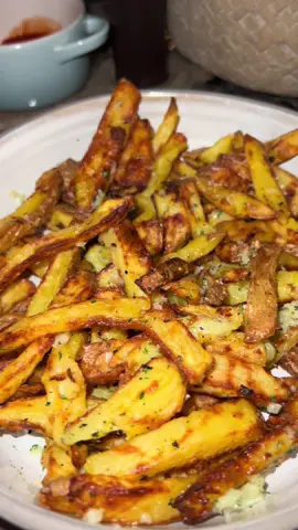 garlic parmesan fries and hot dogs for dinner😋