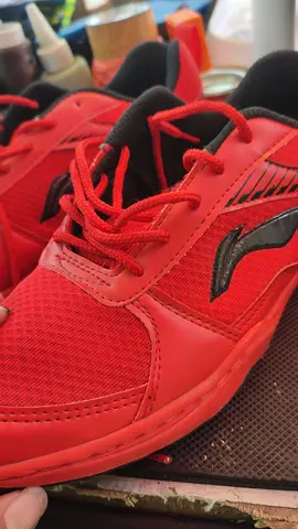 hasil menjahit sepatu badminton dengan rapi ☺ #aikmelsool #solsepatu #jahitsepatu #gantisool 