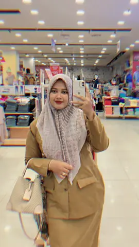 Pulang kerja lanjut cari cermin di Mall @hidayati_1119  #pnscantik #asn #foryoupage #fyp #foryoupageofficiall #goyangshopee #goyangshopeecod #nutrisaritiaphari #tiktokviral #cpnscantik 