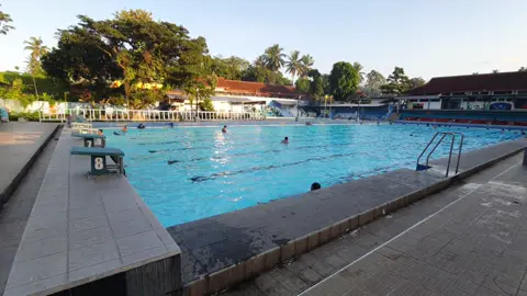 Kamu berhak bahagia..  #renang #berenang #berenangtiktok #kolamrenangkebonagung🏊 #kebonagung #jember #jembertiktok #jember24jam #kamuberhakbahagia 