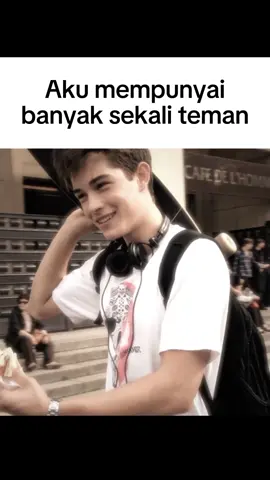 Real. (aku tidak punya sahabat bung😔) #real #pain #chicolachowski #franciscolachowski #relatable #nyata #dirumahaja #meme #sahabat #bestfriend #fyp #sekolah #school #teman #friends 