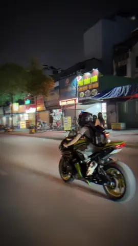 Bị xe chơi ý chứ chơi xe cái gì nữa 😪 #bikergirl #oanhne #zx10rr 