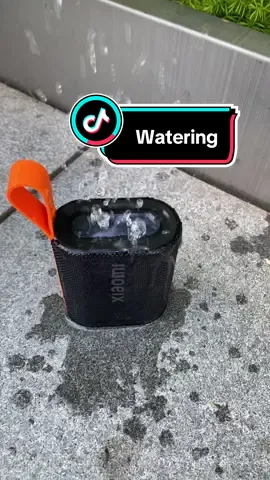 It’s not afraid of rainy days, you can play music as well💦💦💦#XIAOMI #🎵🎶 #music #bluetoothspeaker #waterproof #Speaker #pocket 